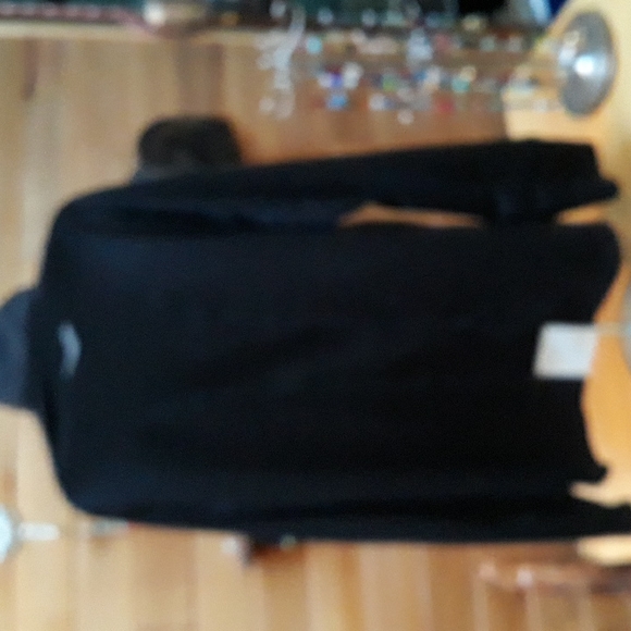 Ladies long sleeve jogging or workout jacket - Picture 4 of 5